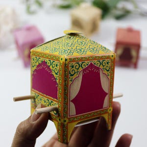 Cajas de regalo con forma de doli, cajas de regalo de mehndi para bodas indias y pakistaníes, palkis para despedidas de soltera asiáticas, caja doli Bambaiya, bricolaje sin ensamblar imagen 15