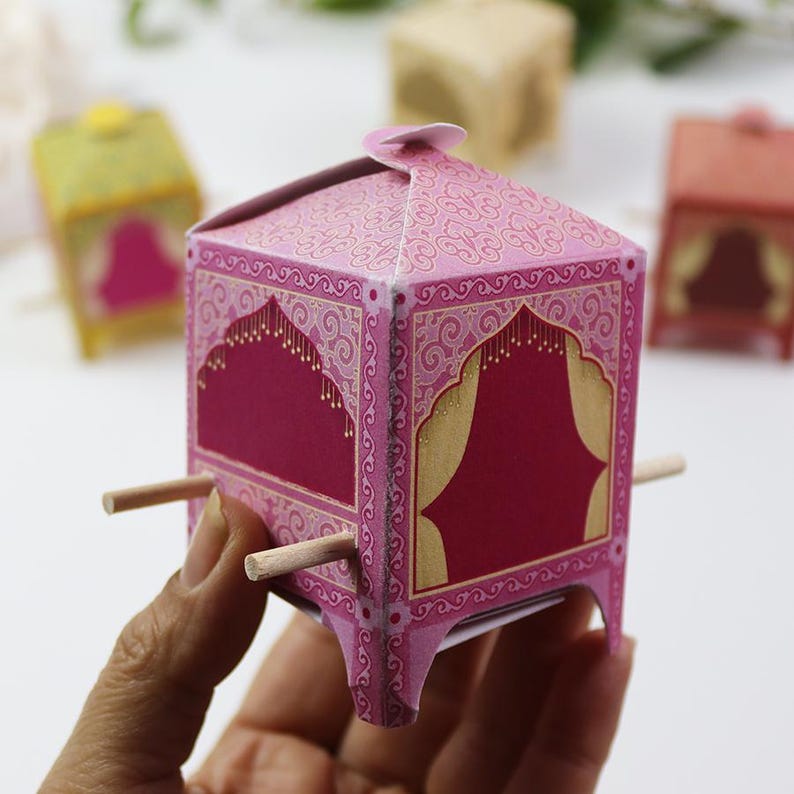 Cajas de regalo con forma de doli, cajas de regalo de mehndi para bodas indias y pakistaníes, palkis para despedidas de soltera asiáticas, caja doli Bambaiya, bricolaje sin ensamblar imagen 8