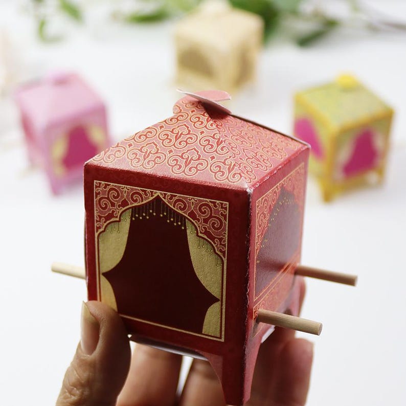Cajas de regalo con forma de doli, cajas de regalo de mehndi para bodas indias y pakistaníes, palkis para despedidas de soltera asiáticas, caja doli Bambaiya, bricolaje sin ensamblar imagen 11