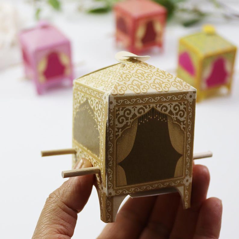 Cajas de regalo con forma de doli, cajas de regalo de mehndi para bodas indias y pakistaníes, palkis para despedidas de soltera asiáticas, caja doli Bambaiya, bricolaje sin ensamblar imagen 5