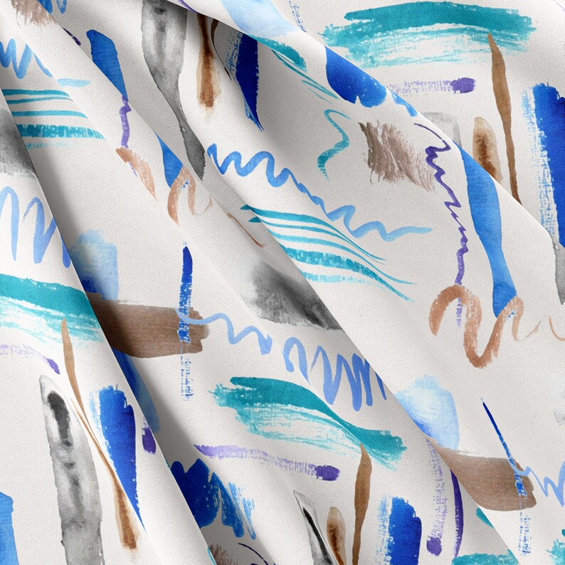 Op de afbeelding: Abstracte aquarel stof met een witte achtergrond en een patroon van blauwe, turquoise, bruine en paarse penseelstreken.