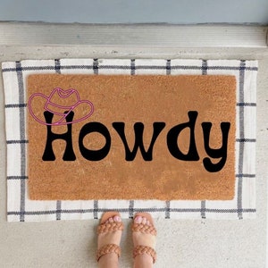 HOUDY Doormat - Cowboy Charm with a Sweet Pink Cowboy Hat