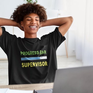 Computer Tech Admin T-Shirt: Fortschrittsanzeiger. Lustiges Geschenk für ihn Kerl, technischen Support oder Netztechniker.
