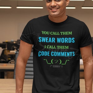 Lustiges Programmierer T-Shirt: Du nennst sie Schimpfwörter, ich nenne sie Code Kommentare. Geschenk für App Entwickler, Programmierer, Programmierer und Programmierer.