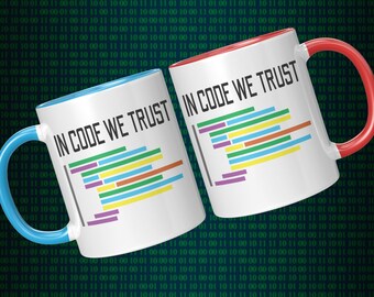 In Code We Trust Akzent-Tasse für Programmierer, Coding Geeks und Software Engineers
