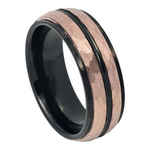Anel de ouro rosa masculino, aliança de casamento em ouro rosa, anel de tungstênio 8 mm martelado, anel de noivado em ouro rosa para homem, anel de casamento em ouro rosa martelado