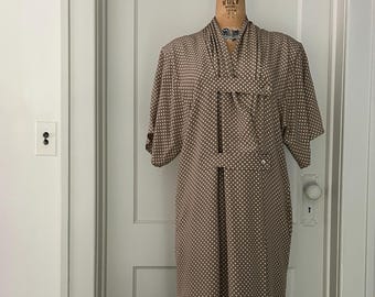 Max Mara 1980er Jahre Kimono Style Polka Dot Seidenkleid in exzellentem Zustand
