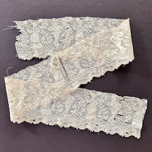 Dentelle antique AMAZING - Motifs homme et femme sur dentelle de Malines avec bord picot