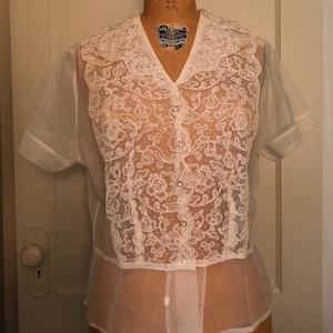 1940s Cream Blouse w/ Lace Collar & Bodice