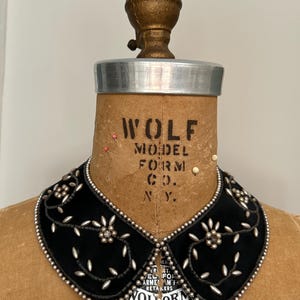 Pretty Floral Beaded 1950s Glentex Collar in a Floral Design with a Beaded Pearl Edging
