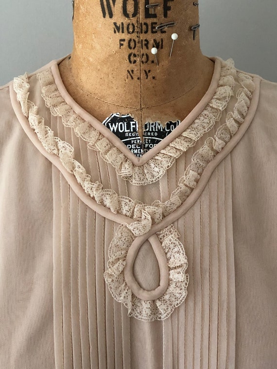 Pretty 1940s Blouse - Pink Lace Teardrop Neckline - image 2