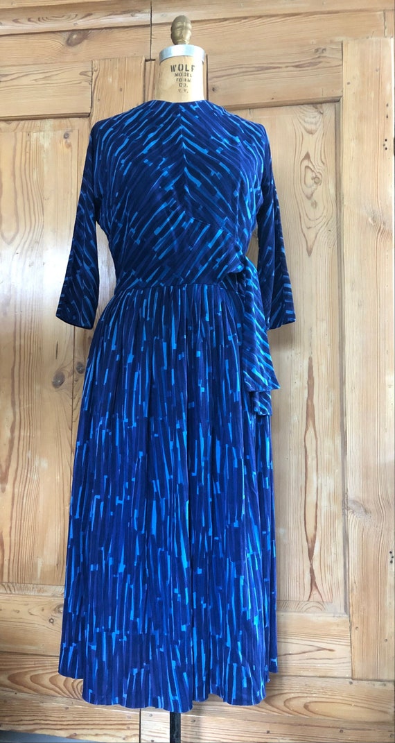 Blues Knit 1950s Dress w/ Tie Waist by J. Harlan … - image 2