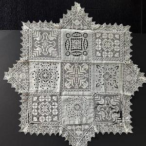 Nappe brodée dentelle victorienne et découpes Lace Lovers