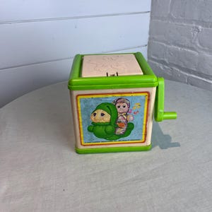 Vintage 1984 Hasbro industries wind up glow worm Jack in the box toy