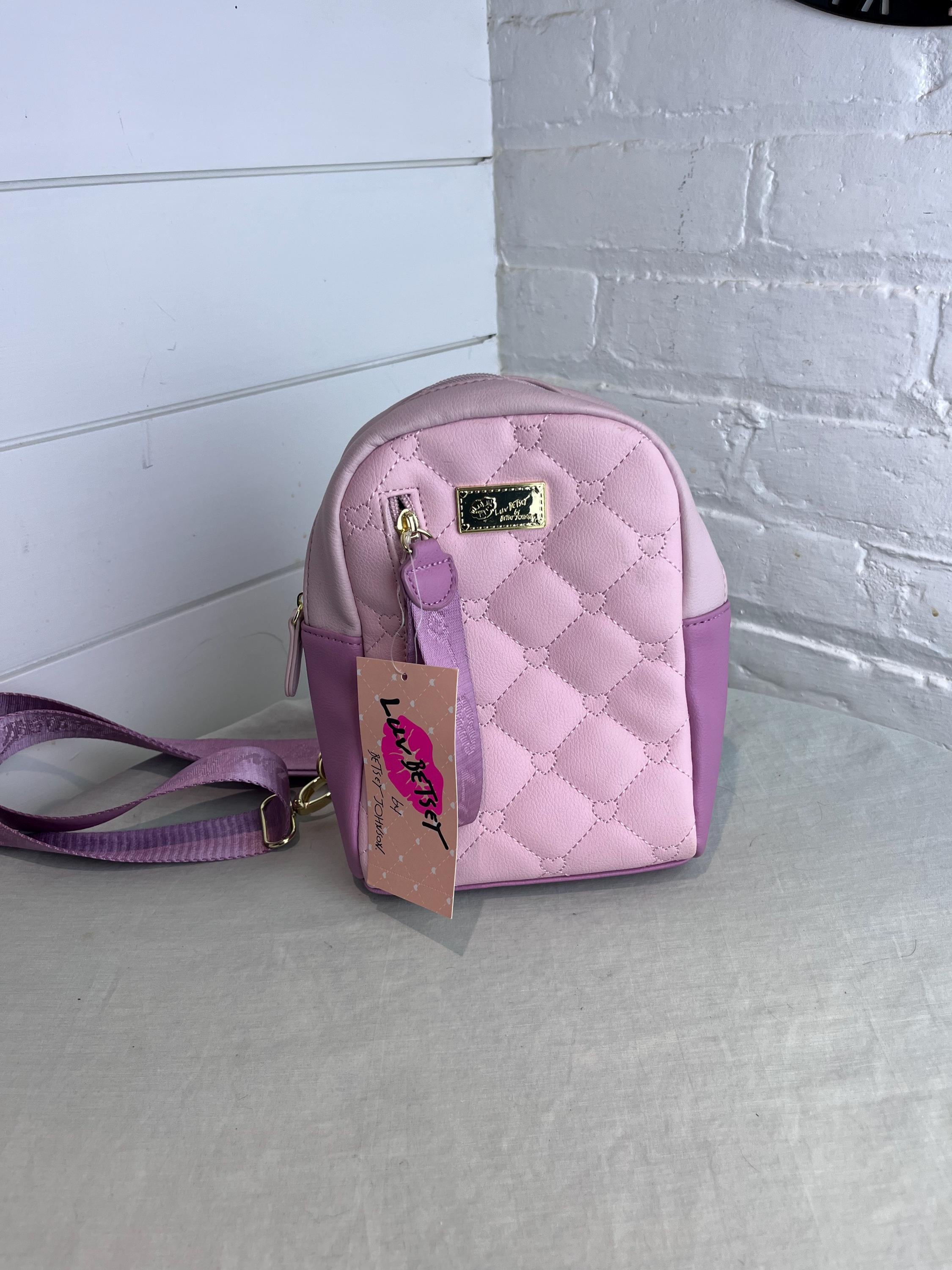 betsey johnson heart applique mini backpack I NY This is a must for any fan of New York that wants to show off their fave city Avril Lavigne Mini-Backpack