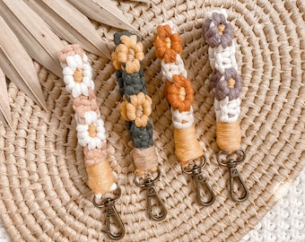 Macrame Boho Mini Flower Wristlet | Macrame Daisy Wristlet | Boho Gift Ideas | Cute Mini Wristlets | Boho Flower Accessories