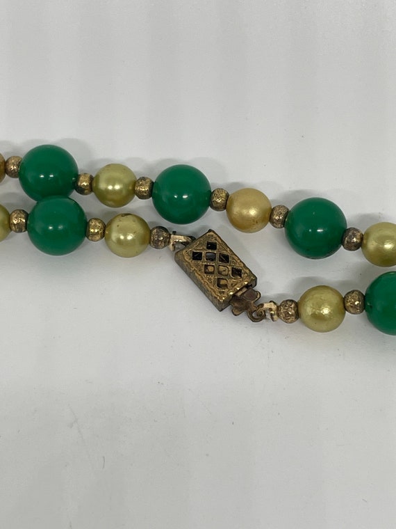 Vintage green and goldtone color beaded necklace - image 4