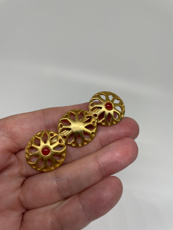 Vintage goldtone brooch - image 2