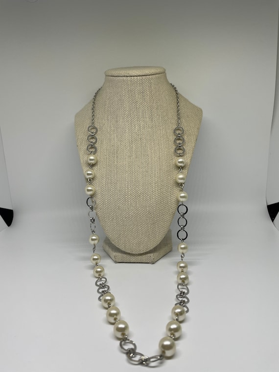 Vintage faux pearl Silvertone necklace - image 1