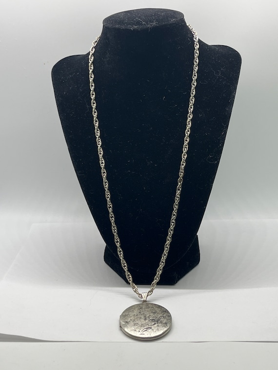 Vintage Silvertone pendant locket necklace