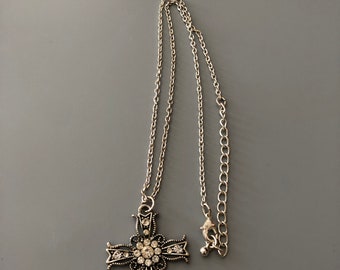 Beautiful Rhinestone Silvertone Cross necklace