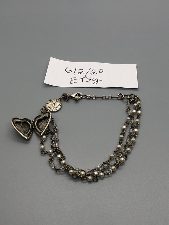 Cute Vintage American Eagle faux pearl bracelet