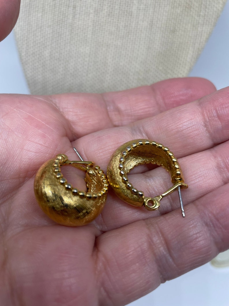 Vintage Emmons goldtone choker pierced earrings and brooch see desc