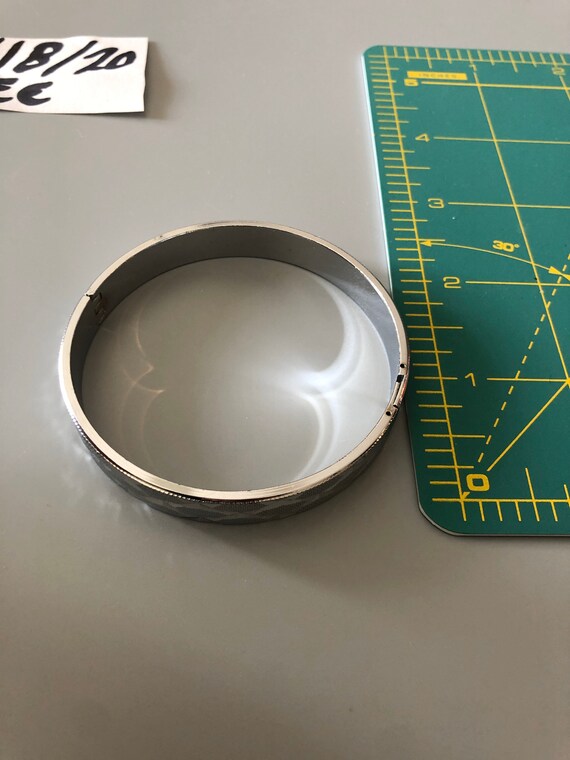 Silvertone adjustable bracelet. - image 4