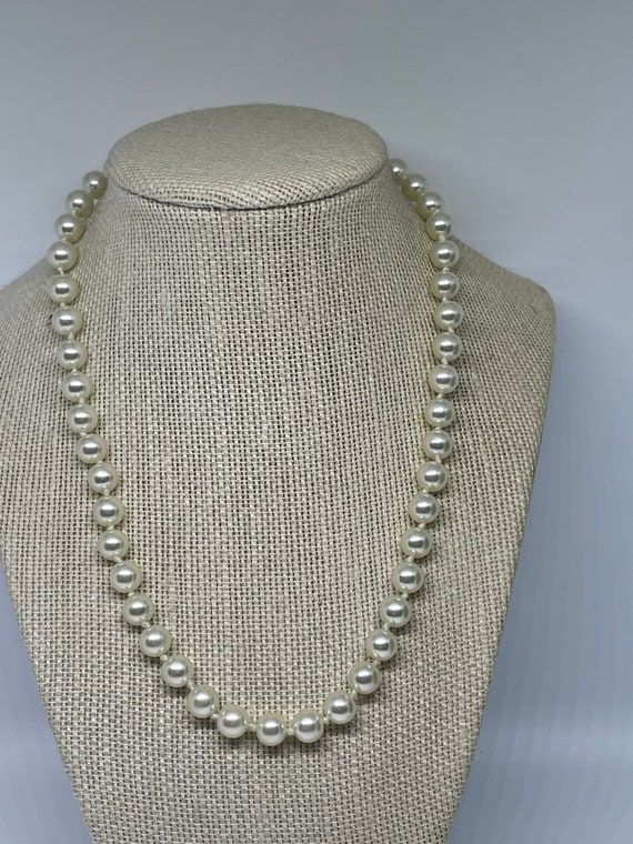 Vintage faux pearl beaded necklace - image 1