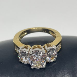 Vintage goldtone rhinestone ring
