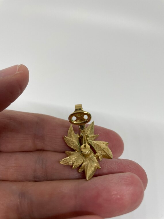 Vintage Crown Trifari goldtone clip on earrings - image 8