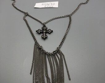 Pretty vintage Silvertone cross necklace