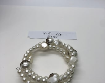 Vintage faux pearl bracelet