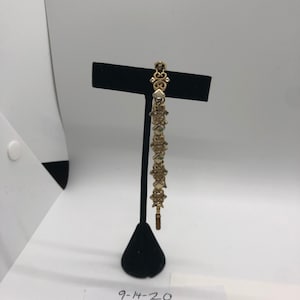 Pretty goldtone Avon bracelet