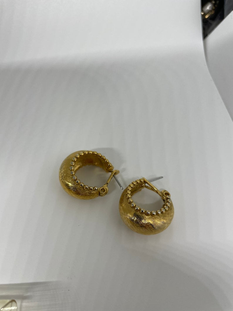 Vintage Emmons goldtone choker pierced earrings and brooch see desc