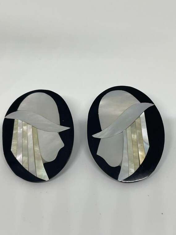 Gorgeous shell pierced earrings - image 3