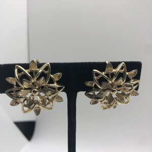 Vintage goldtone clip on earrings
