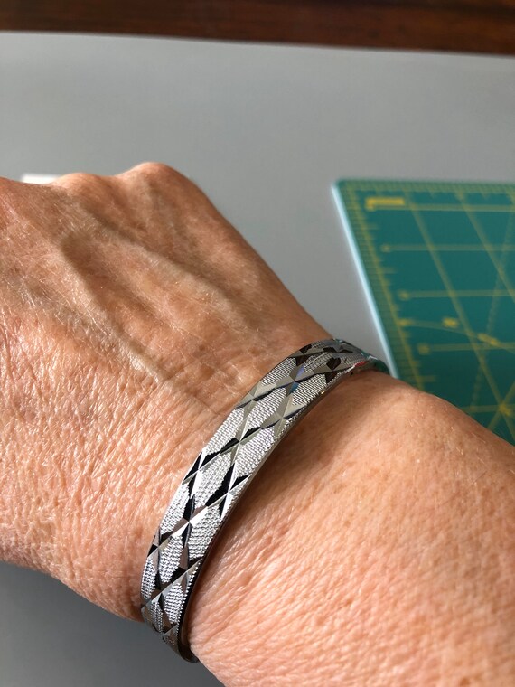 Silvertone adjustable bracelet. - image 3