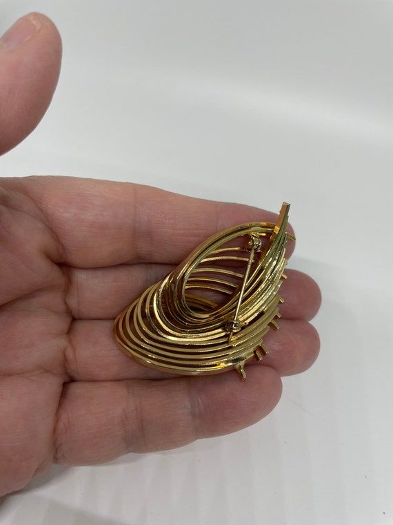 Vintage goldtone brooch - image 3