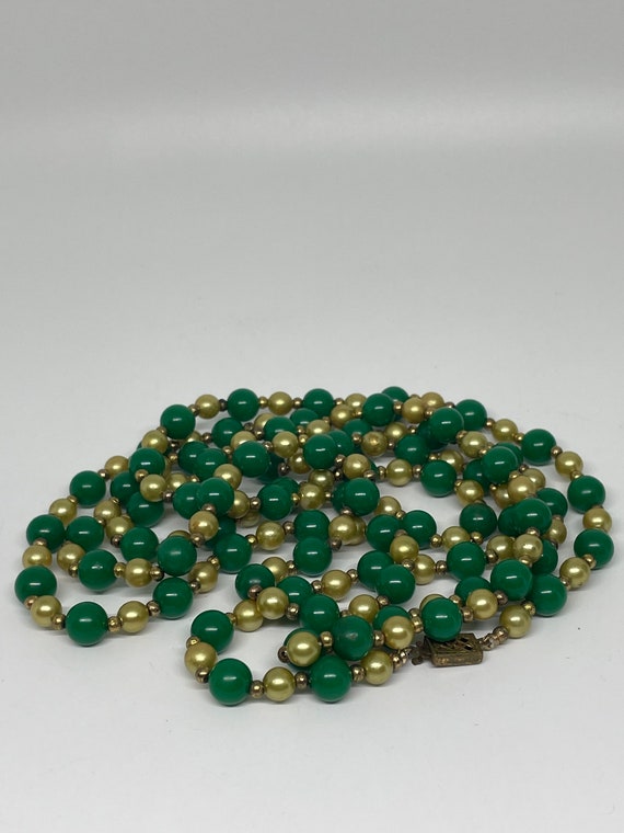 Vintage green and goldtone color beaded necklace - image 5
