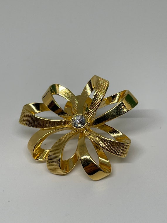 Vintage goldtone brooch - image 1