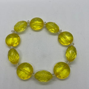 Vintage yellow stretchy bracelet