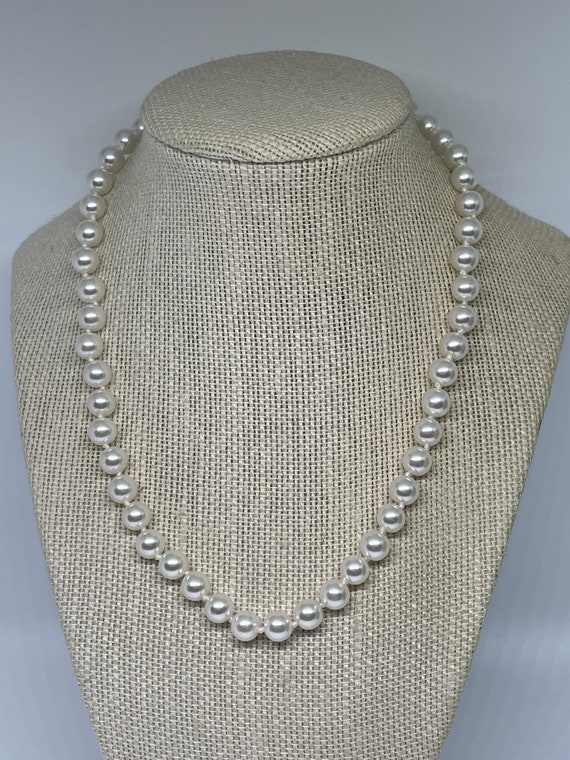 Vintage faux pearl choker - image 3