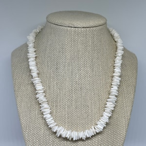 Vintage shell necklace choker