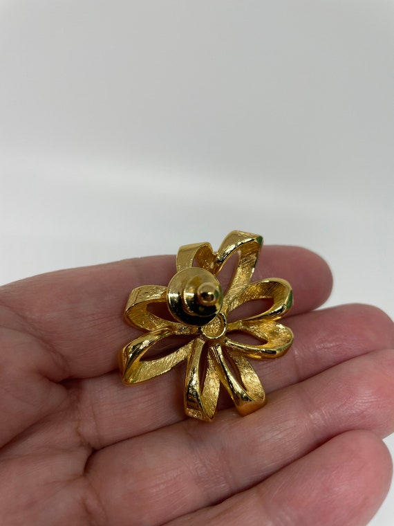 Vintage goldtone brooch - image 4