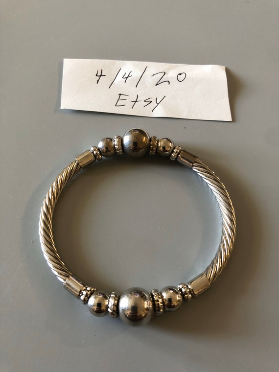 Silvertone stretchy bracelet