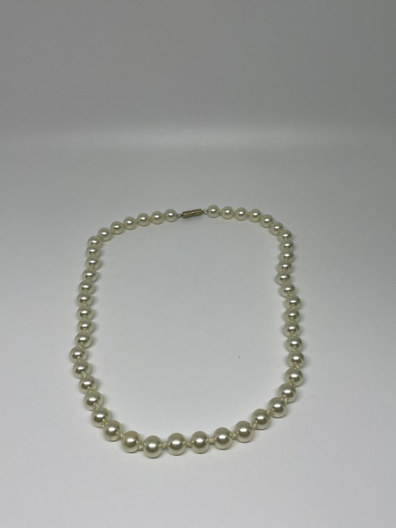 Vintage faux pearl beaded necklace - image 3