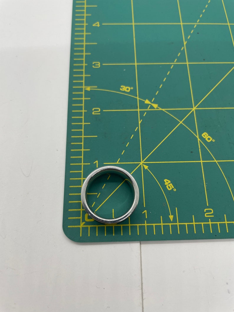 Vintage black and Silvertone ring