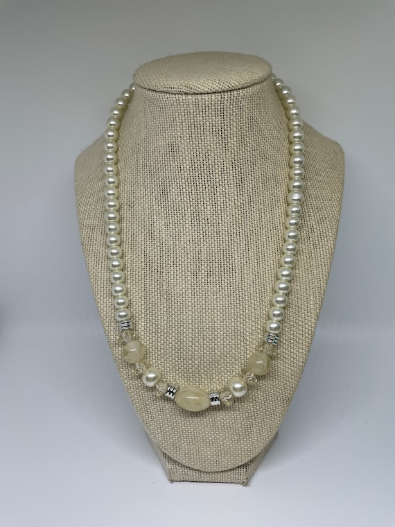 Vintage faux pearl beaded necklace