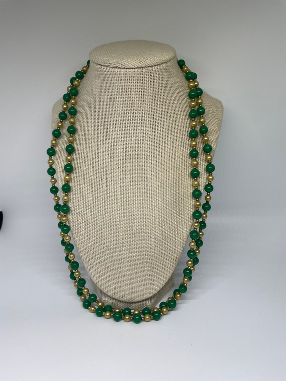 Vintage green and goldtone color beaded necklace - image 1